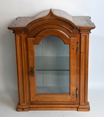 KLEINER WANDSCHRANK KLEINER WANDSCHRANK