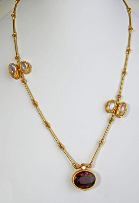 COLLIER mit Mondsteinen, Turmalin