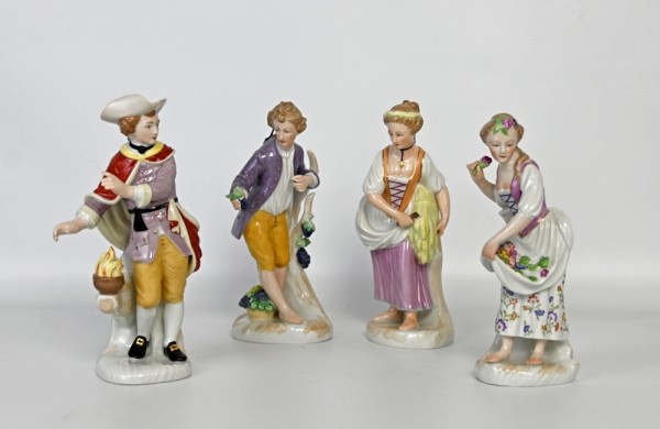 VIER PORZELLANFIGUREN 