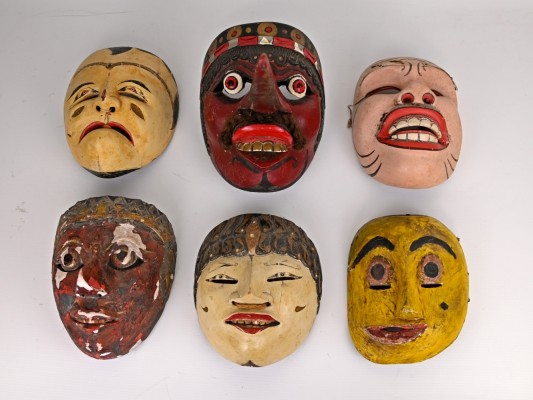 SECHS MASKEN SECHS MASKEN