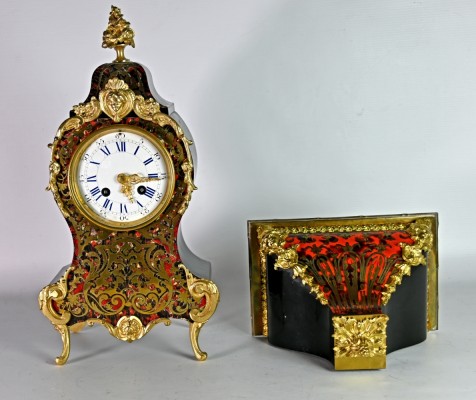 BOULLEUHR mit SOCKEL