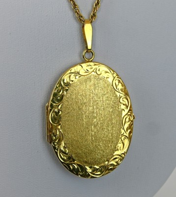 LANGE KETTE mit Medaillon-Anhänger [1]